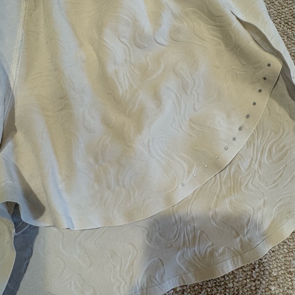 Lululemon Printed Cream Shorts - Picture 2 of 5
